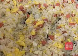 Illustration of how to make ham and egg fried rice 7