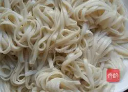 Illustration of how to make fried noodles with fried sauce 3