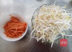 Illustration of how to make braised bean sprouts and shredded pork cakes 2