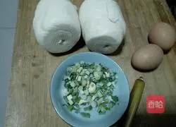Illustration of how to make fried steamed buns 1