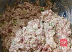 Illustration of how to make celery meat dumplings 3