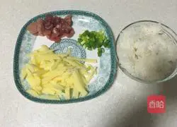 Illustration of how to make fried rice with shredded potatoes and pork 1
