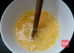 Illustration of how to make meat and egg pancakes 1