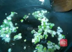 Illustration of how to make white radish vegetarian dumpling stuffing 11