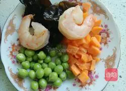 Colorful Shrimp Mixed Fried Rice Recipe Illustration 4