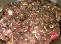 Illustration of how to make mutton and onion cake 3