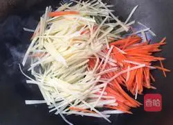 Illustration of how to make shredded potato pancakes 11