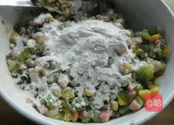 Illustration of how to make pan-fried potato pancakes 4