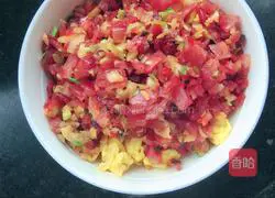 Illustration of how to make sausage and egg fried rice 4