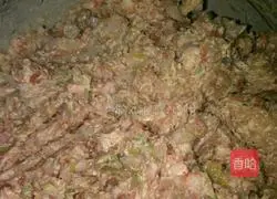 Illustration of how to make mutton and radish dumplings 9