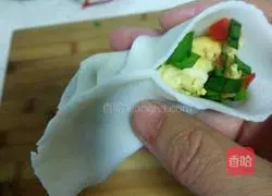 Illustration of how to make dumplings stuffed with chives and shrimps 12