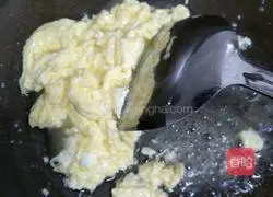 Illustration of how to make fried rice with mushrooms and eggs 5