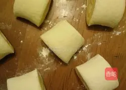 Illustration of two-color steamed buns 11