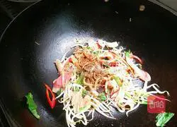 Illustration of how to make Shaobing with vegetables 9