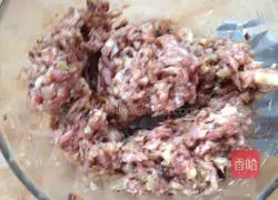 Illustration of how to make mushroom and pork wontons 4