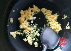 Colorful Egg Fried Rice Illustration of how to do it 8
