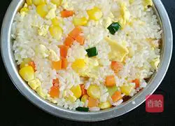 Illustration of how to make pastoral egg fried rice 7