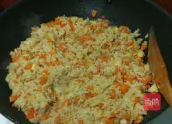 Illustration of how to make carrot fried rice 6
