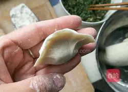 Illustration of how to make pork and spinach dumplings 13