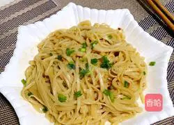 Illustration of how to make scallion noodles 13