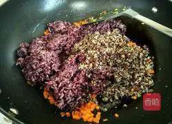 Illustration of three-color quinoa, vegetable and egg fried rice 11