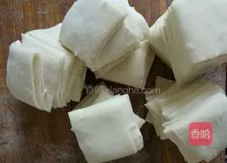 Illustration of wonton wrapping method 2