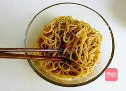 Illustration of how to make scallion oil noodles 15