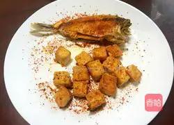 Illustration of how to fry fish and tofu in an electric pan 5