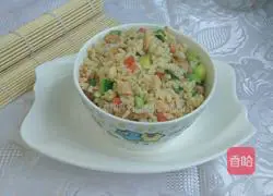 Illustration of how to make fried rice with diced chicken and vegetables 5