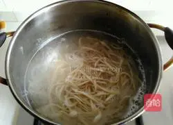 Illustration of how to make tomato minced meat noodles 11