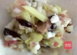 Leek, yellow, mushroom and pork dumplings (with detailed steps for making dumplings) illustration 9