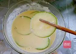 Illustration of how to make pan-fried zucchini pancakes 7