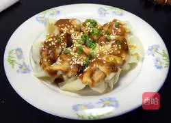 Illustration of how to make peanut butter cold wontons 7