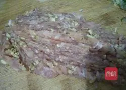 Illustration of how to make pork dumpling stuffing 3