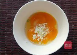 Illustration of how to make gold-wrapped silver egg fried rice 2