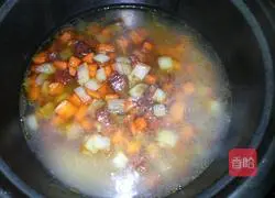 Illustration of how to make carrot and sausage braised rice 10