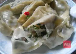 Illustration of how to make Shage, leek and pork dumplings 7