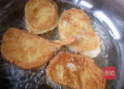 Illustration of how to make fried egg liquid steamed bun slices 4