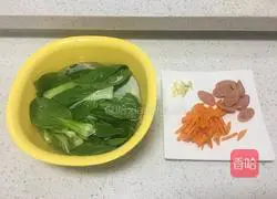 Illustration of how to make ham fried noodles 1
