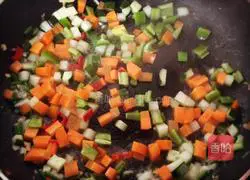 Pineapple and Egg Fried Rice Recipe Illustration 3