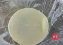 Illustration of how to make leek and pork dumplings 1