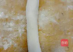 Illustration of how to make three fresh stuffed dumplings 5