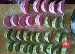 Illustration of how to make colorful vegetable juice dumplings 7