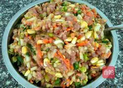 Illustration of how to make cabbage, carrot and meat buns 7