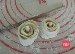 Illustration of how to make rose buns 13