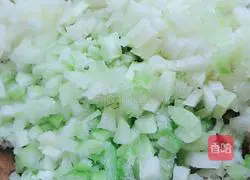 Illustration of how to make steamed buns with vegetarian stuffing 6