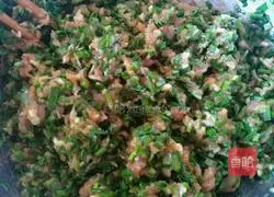 Illustration of how to make pork and leek dumplings 9