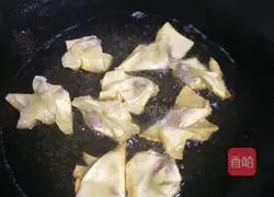 Illustration of how to make fried wontons 7