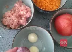 Illustration of how to make lean meat, shrimp, tomato and pasta sauce 2