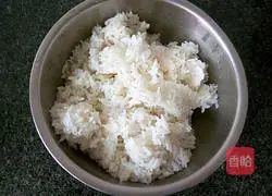 Illustration of how to make corn and ham fried rice 1